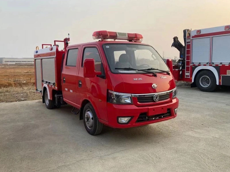 东风途逸蓝牌小型1吨水罐消防车