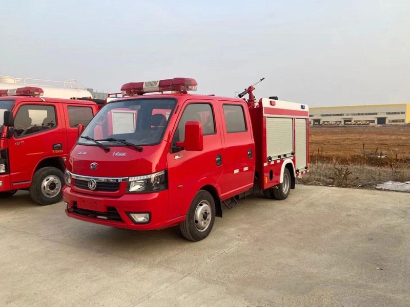 东风途逸蓝牌小型1吨水罐消防车