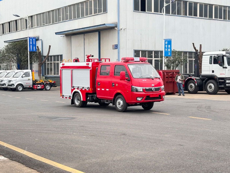 东风途逸蓝牌小型1吨水罐消防车